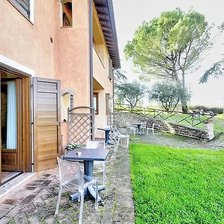 In Via Lippia Sleeps 3 With Pool Collestrada